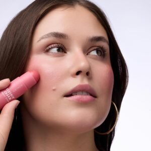 Barra multiusos Blushin' Charm para mejillas y labios de Catrice